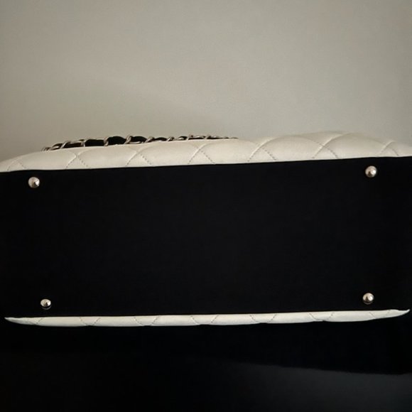 Authentic CHANEL Camera Bag - Picture 2 of 12